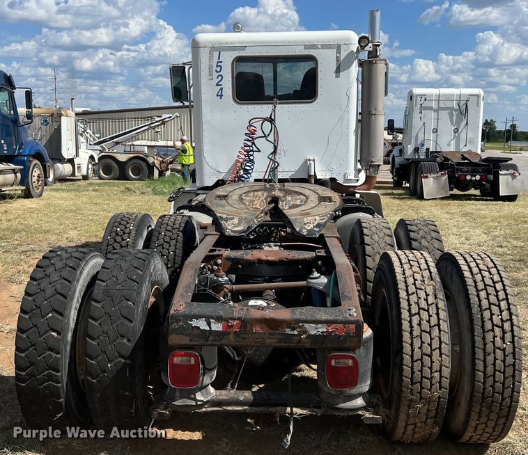 image for item EJ2932 1998 Peterbilt  377 semi truck