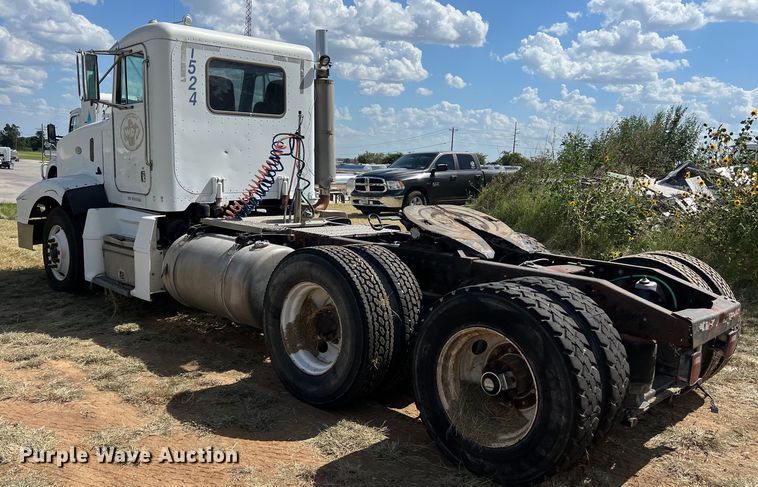 image for item EJ2932 1998 Peterbilt  377 semi truck