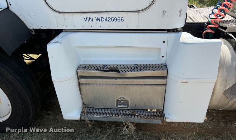 image for item EJ2932 1998 Peterbilt  377 semi truck