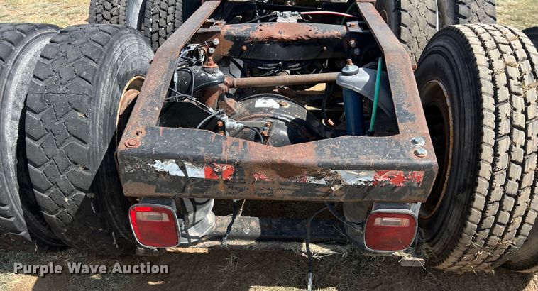 image for item EJ2932 1998 Peterbilt  377 semi truck