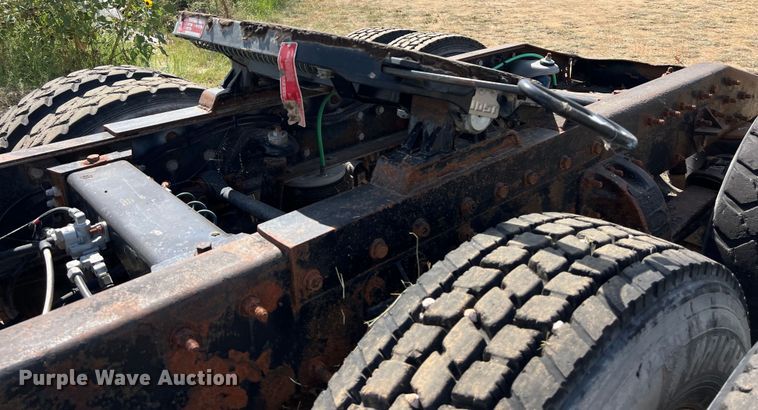 image for item EJ2932 1998 Peterbilt  377 semi truck