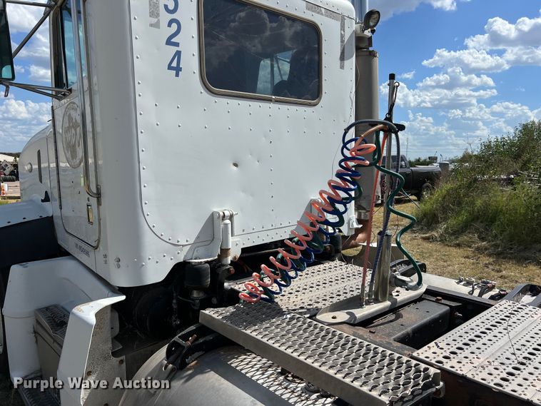 image for item EJ2932 1998 Peterbilt  377 semi truck