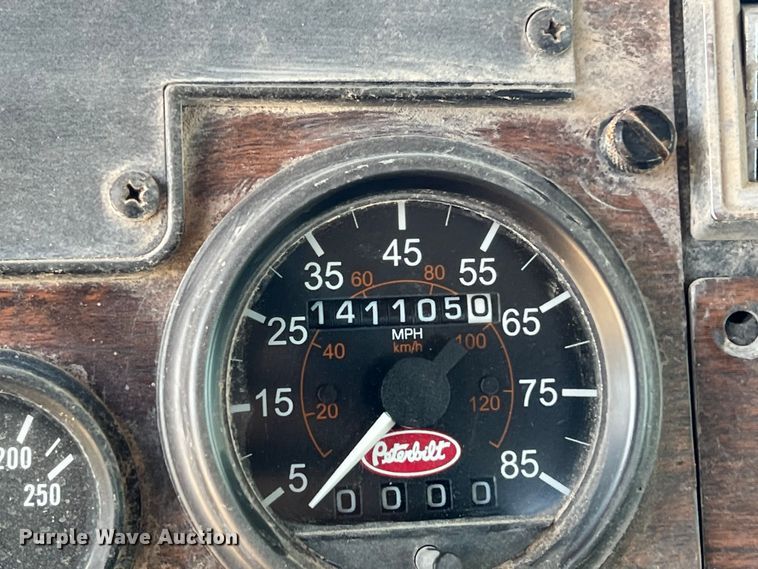 image for item EJ2932 1998 Peterbilt  377 semi truck