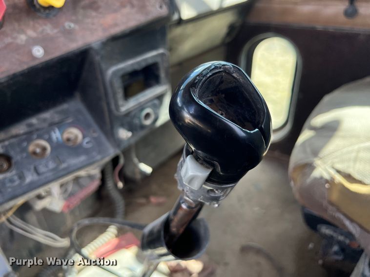 image for item EJ2932 1998 Peterbilt  377 semi truck