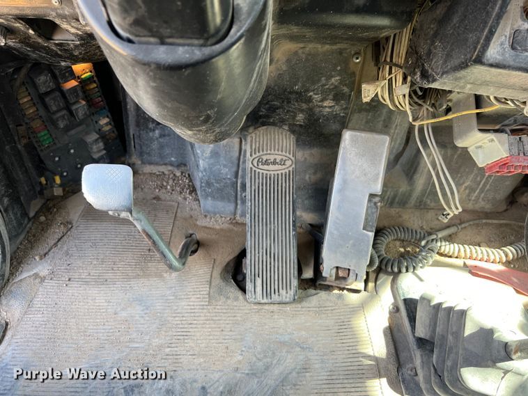 image for item EJ2932 1998 Peterbilt  377 semi truck