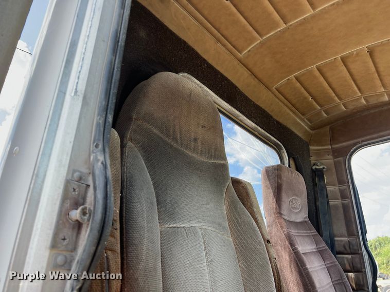 image for item EJ2932 1998 Peterbilt  377 semi truck