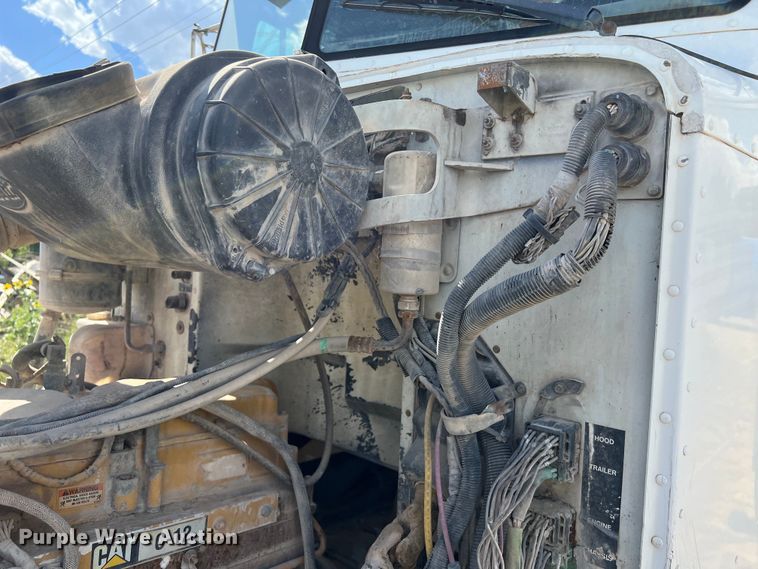 image for item EJ2932 1998 Peterbilt  377 semi truck