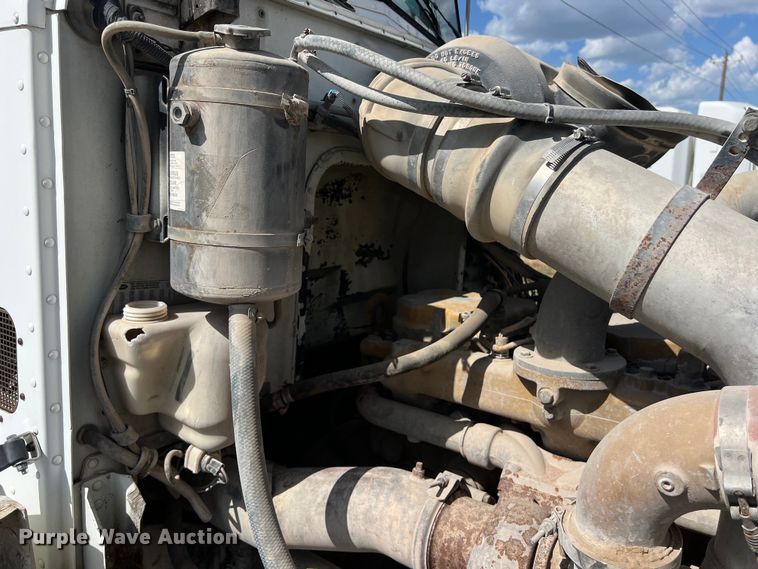 image for item EJ2932 1998 Peterbilt  377 semi truck