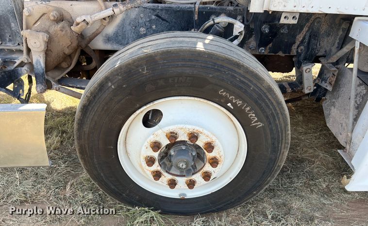 image for item EJ2932 1998 Peterbilt  377 semi truck