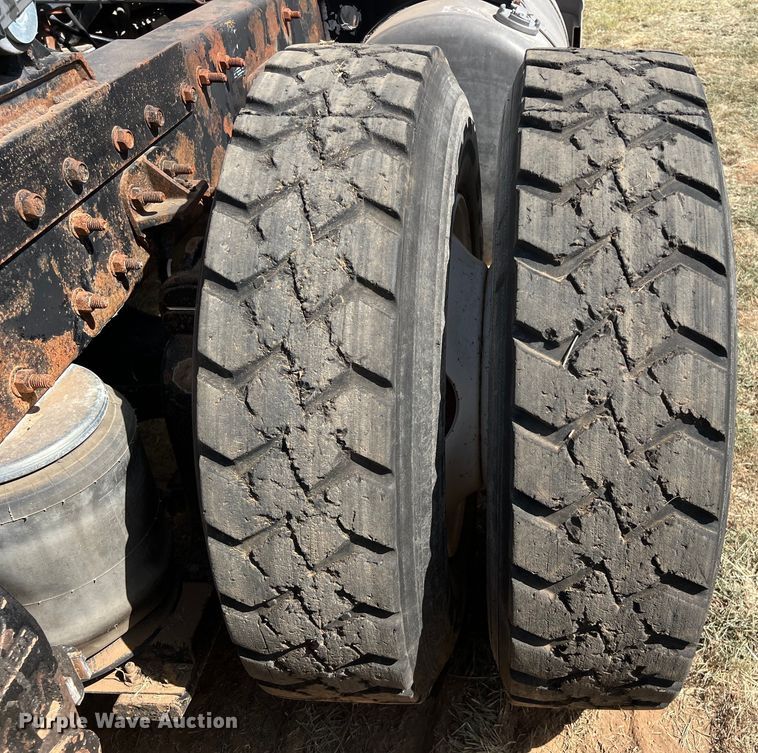 image for item EJ2932 1998 Peterbilt  377 semi truck