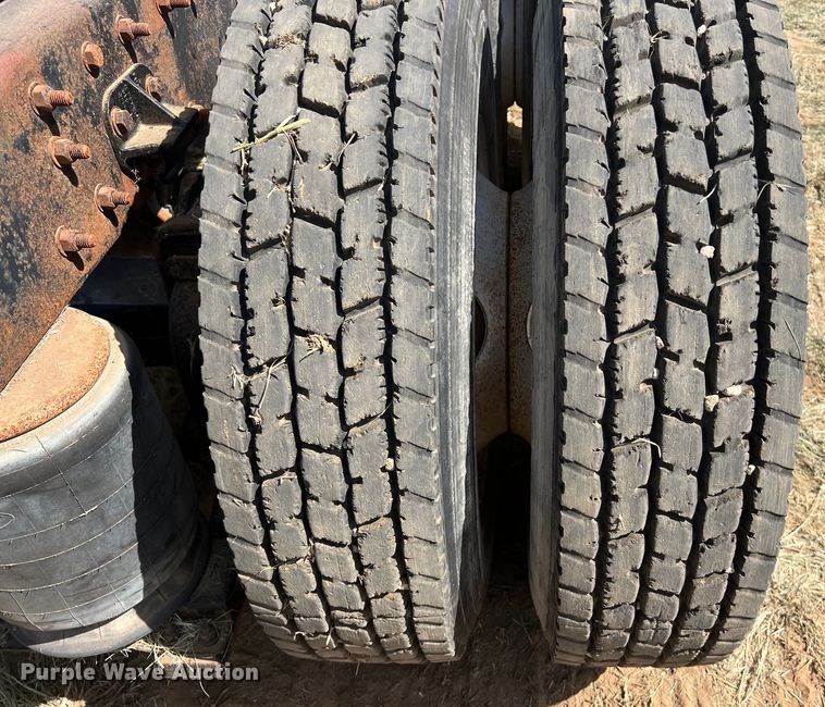 image for item EJ2932 1998 Peterbilt  377 semi truck