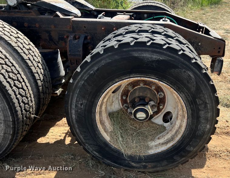 image for item EJ2932 1998 Peterbilt  377 semi truck