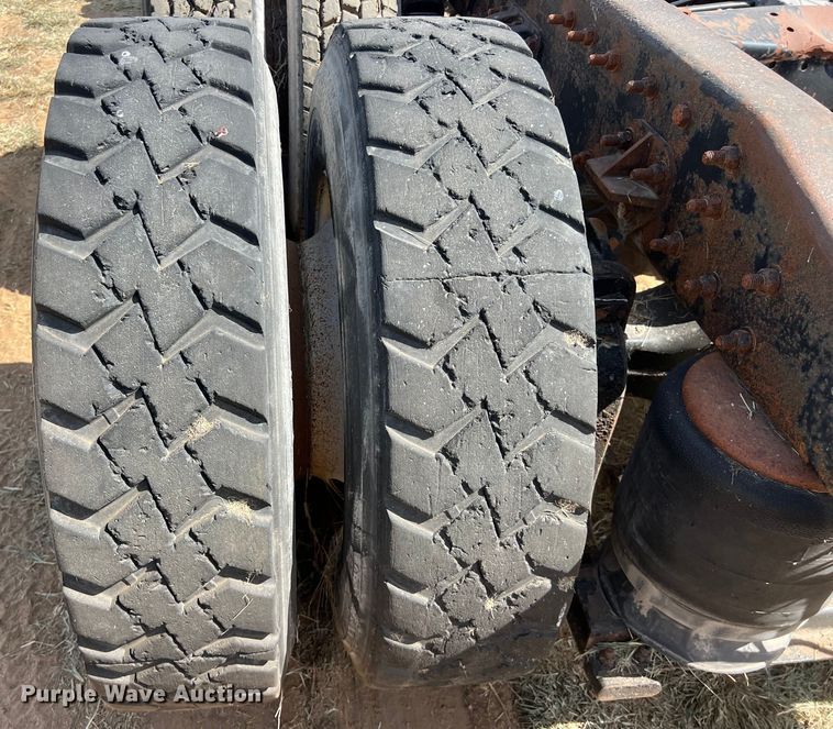 image for item EJ2932 1998 Peterbilt  377 semi truck