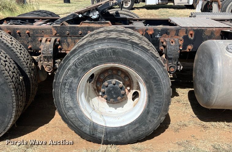 image for item EJ2932 1998 Peterbilt  377 semi truck