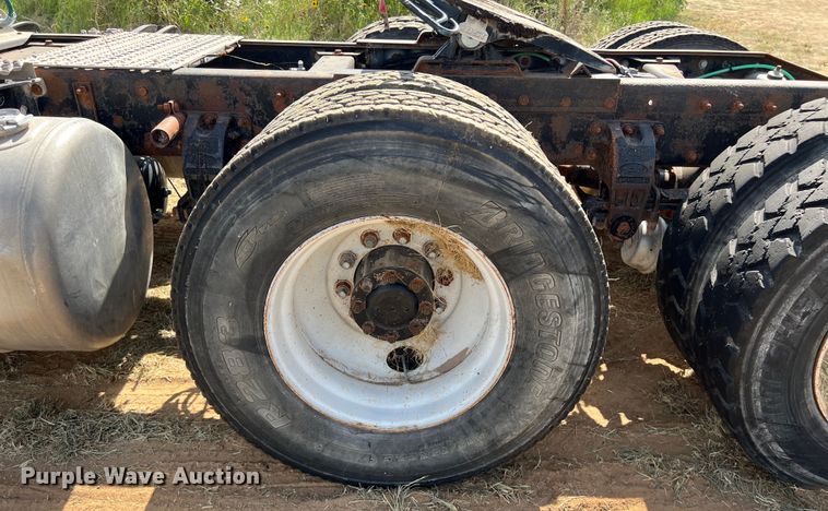 image for item EJ2932 1998 Peterbilt  377 semi truck