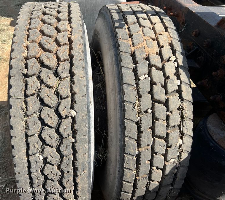 image for item EJ2932 1998 Peterbilt  377 semi truck