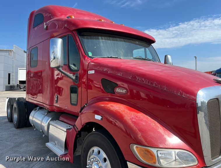 image for item EJ2935 2007 Peterbilt  387 semi truck