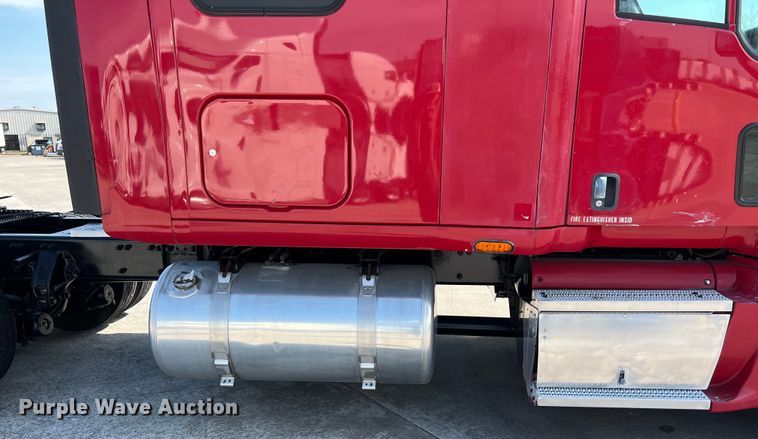 image for item EJ2935 2007 Peterbilt  387 semi truck