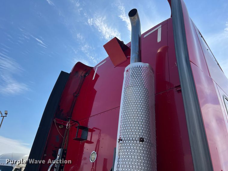 image for item EJ2935 2007 Peterbilt  387 semi truck