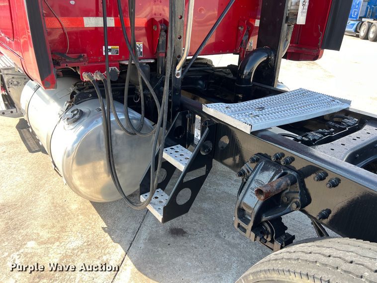 image for item EJ2935 2007 Peterbilt  387 semi truck