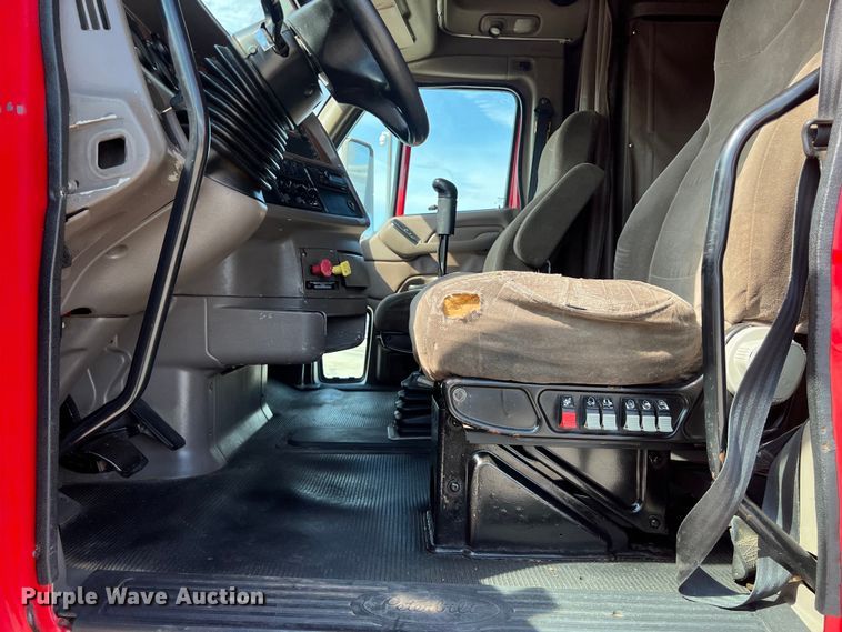 image for item EJ2935 2007 Peterbilt  387 semi truck