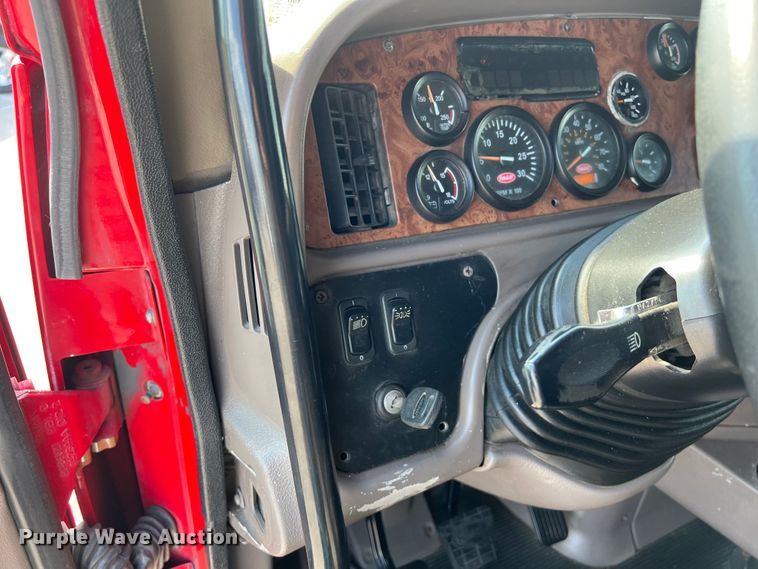 image for item EJ2935 2007 Peterbilt  387 semi truck
