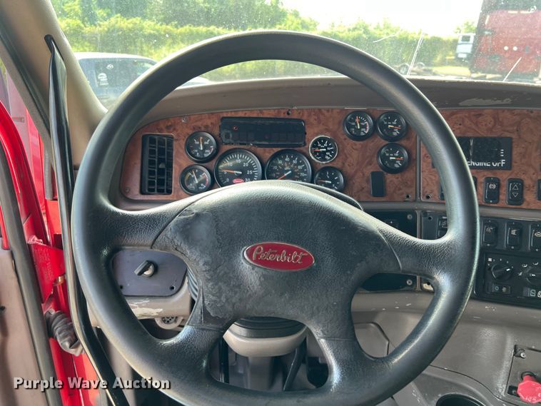 image for item EJ2935 2007 Peterbilt  387 semi truck