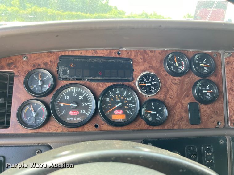 image for item EJ2935 2007 Peterbilt  387 semi truck