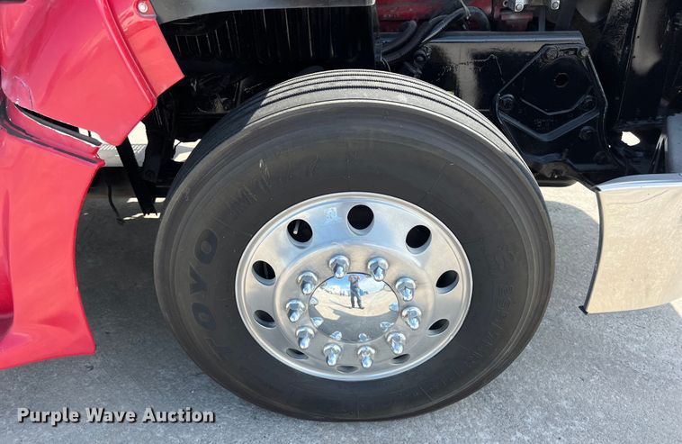 image for item EJ2935 2007 Peterbilt  387 semi truck