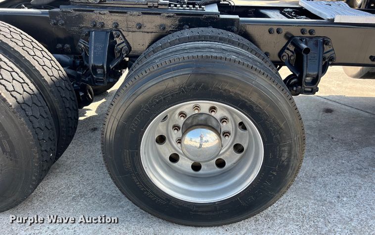 image for item EJ2935 2007 Peterbilt  387 semi truck