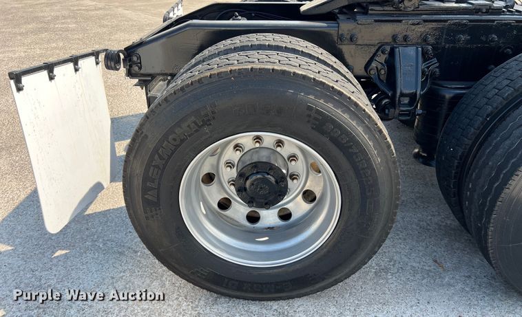 image for item EJ2935 2007 Peterbilt  387 semi truck