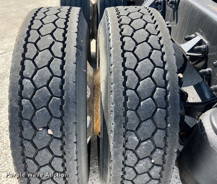 image for item EJ2935 2007 Peterbilt  387 semi truck