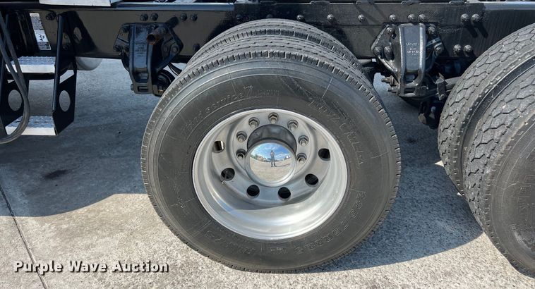 image for item EJ2935 2007 Peterbilt  387 semi truck