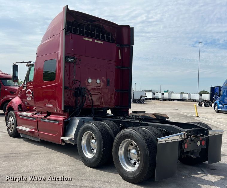image for item EJ2937 2015 International  ProStar Plus 122 semi truck