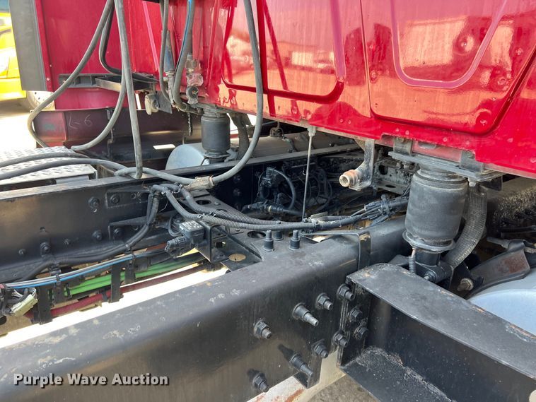 image for item EJ2937 2015 International  ProStar Plus 122 semi truck