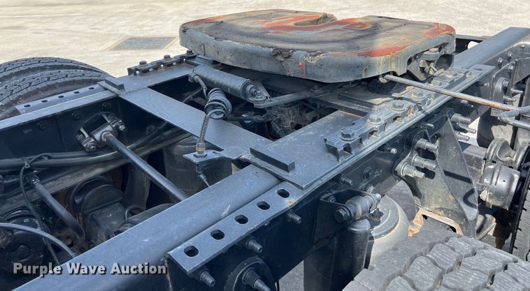 image for item EJ2937 2015 International  ProStar Plus 122 semi truck