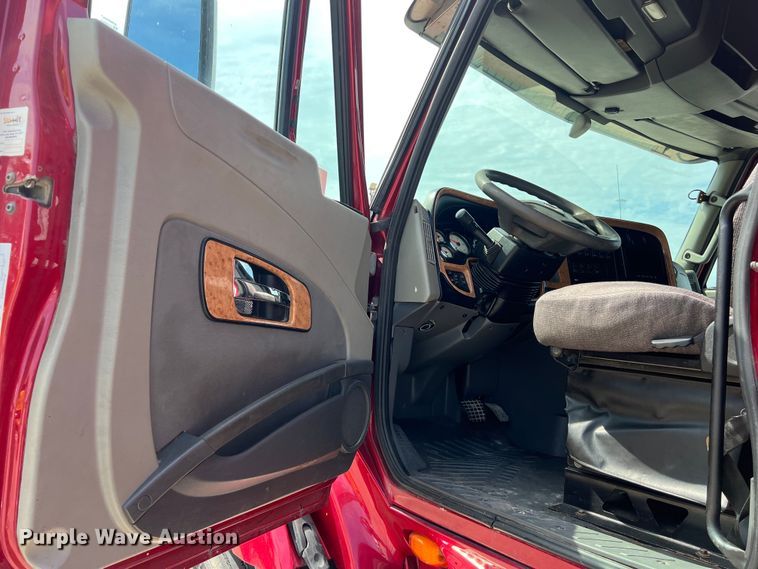 image for item EJ2937 2015 International  ProStar Plus 122 semi truck