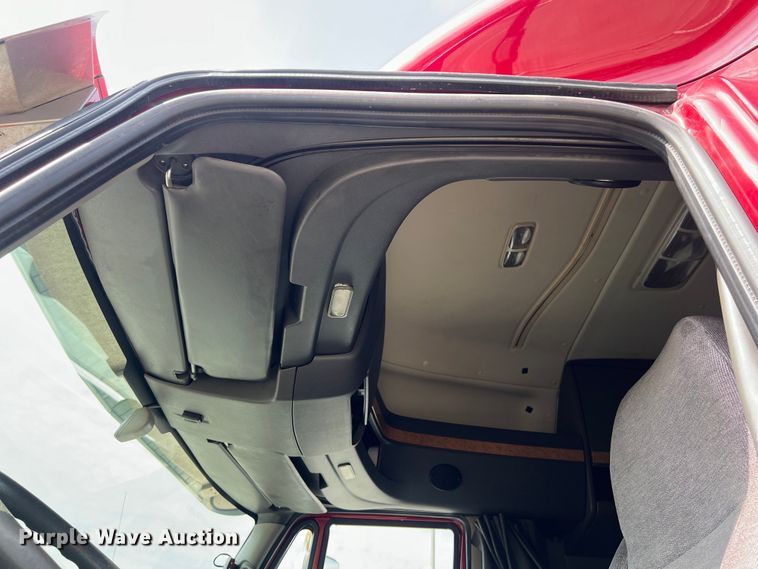 image for item EJ2937 2015 International  ProStar Plus 122 semi truck