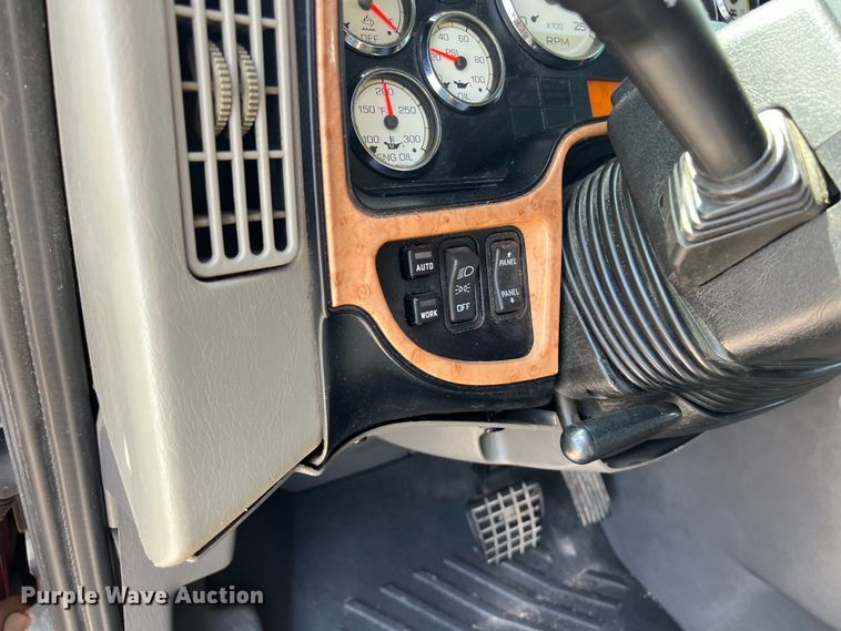 image for item EJ2937 2015 International  ProStar Plus 122 semi truck