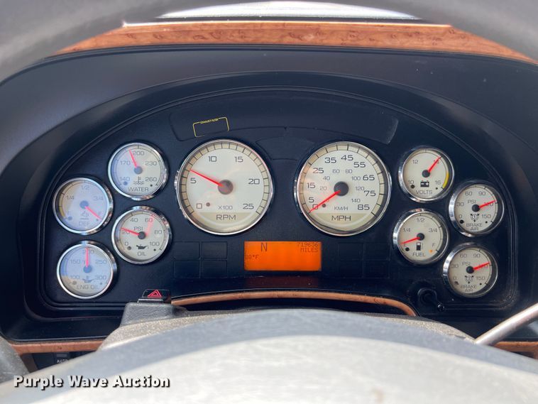 image for item EJ2937 2015 International  ProStar Plus 122 semi truck