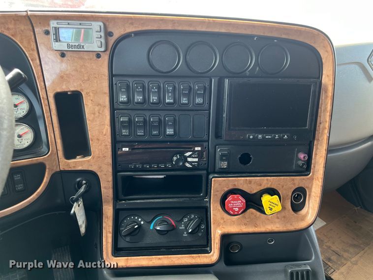 image for item EJ2937 2015 International  ProStar Plus 122 semi truck