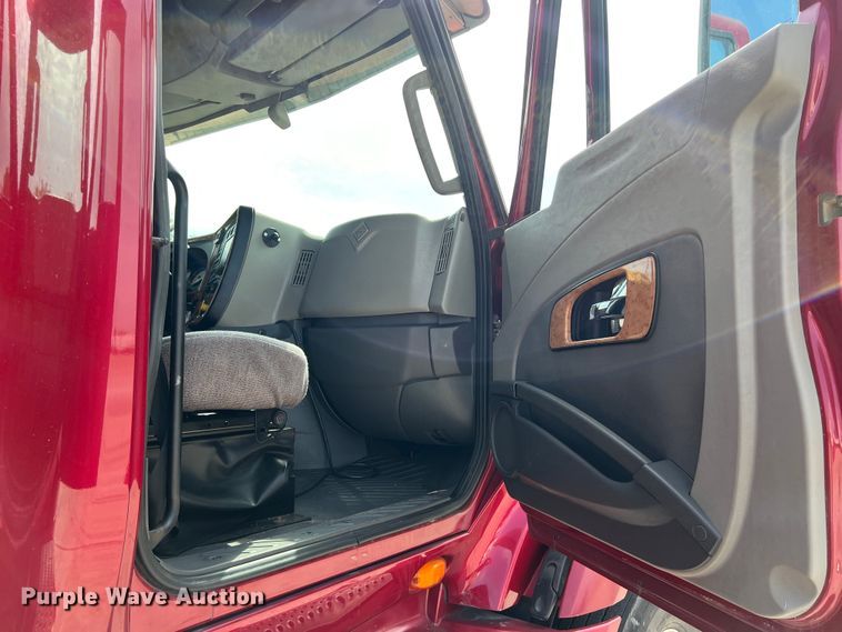 image for item EJ2937 2015 International  ProStar Plus 122 semi truck