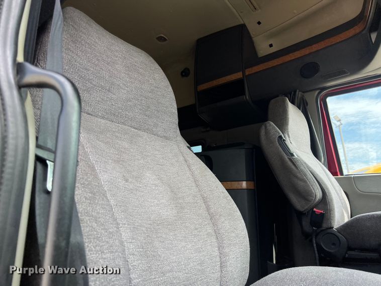 image for item EJ2937 2015 International  ProStar Plus 122 semi truck