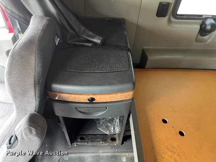 image for item EJ2937 2015 International  ProStar Plus 122 semi truck