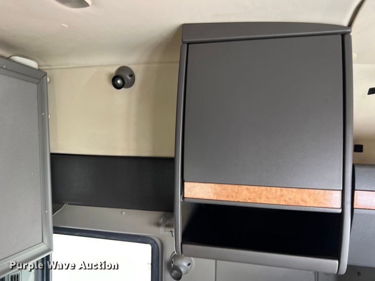 image for item EJ2937 2015 International  ProStar Plus 122 semi truck