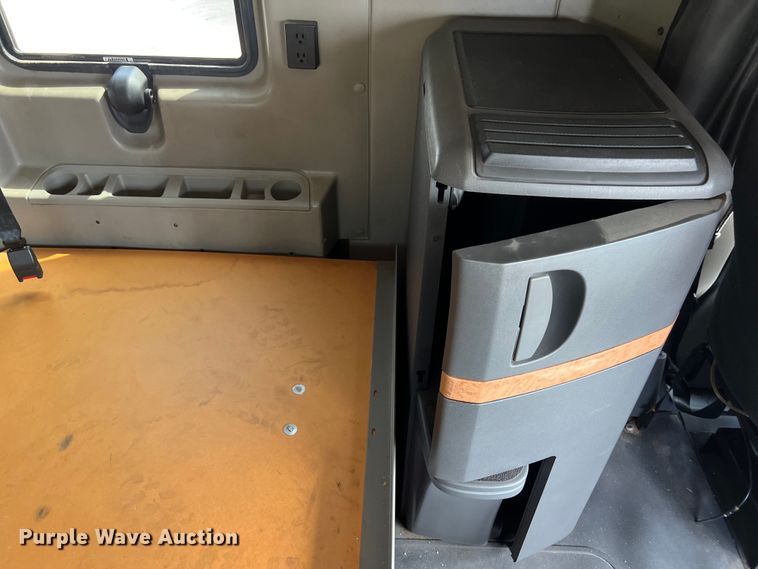 image for item EJ2937 2015 International  ProStar Plus 122 semi truck