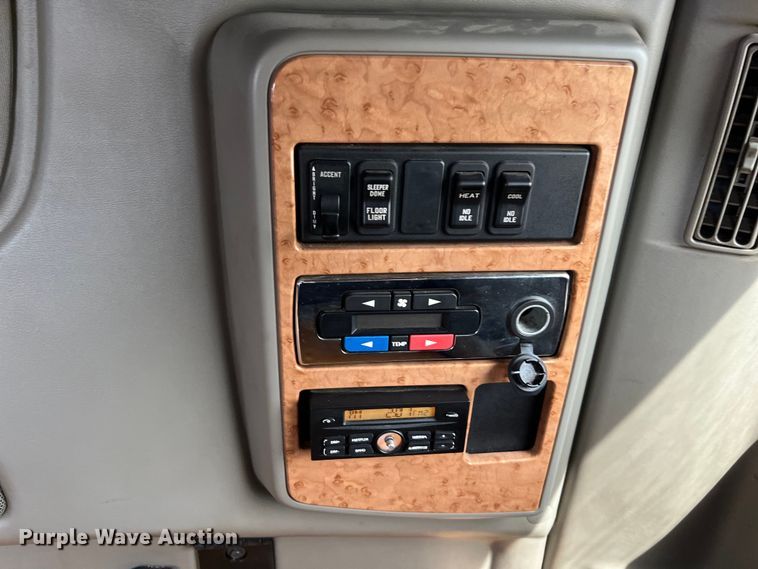 image for item EJ2937 2015 International  ProStar Plus 122 semi truck