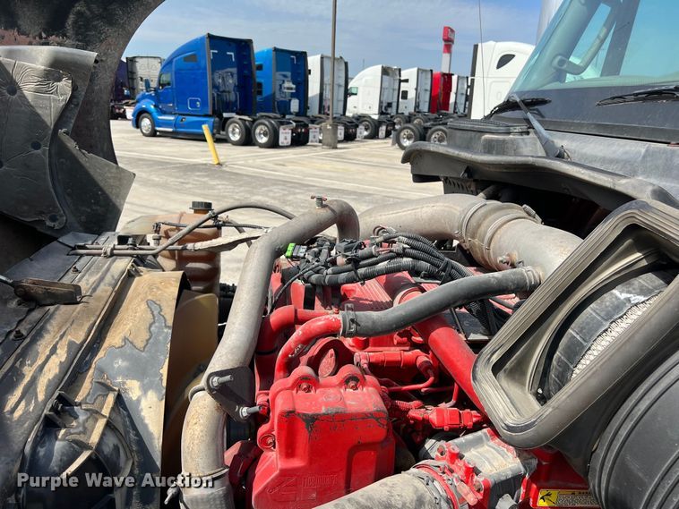 image for item EJ2937 2015 International  ProStar Plus 122 semi truck