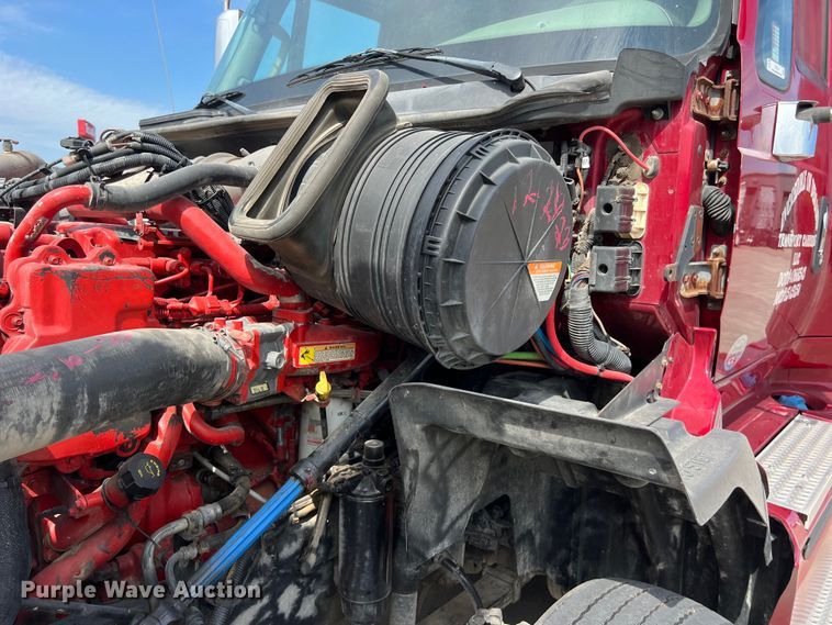 image for item EJ2937 2015 International  ProStar Plus 122 semi truck