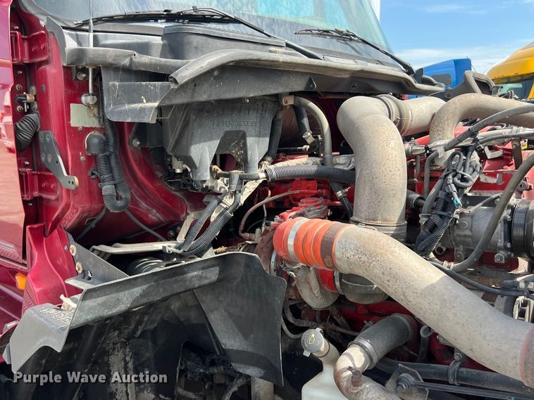 image for item EJ2937 2015 International  ProStar Plus 122 semi truck